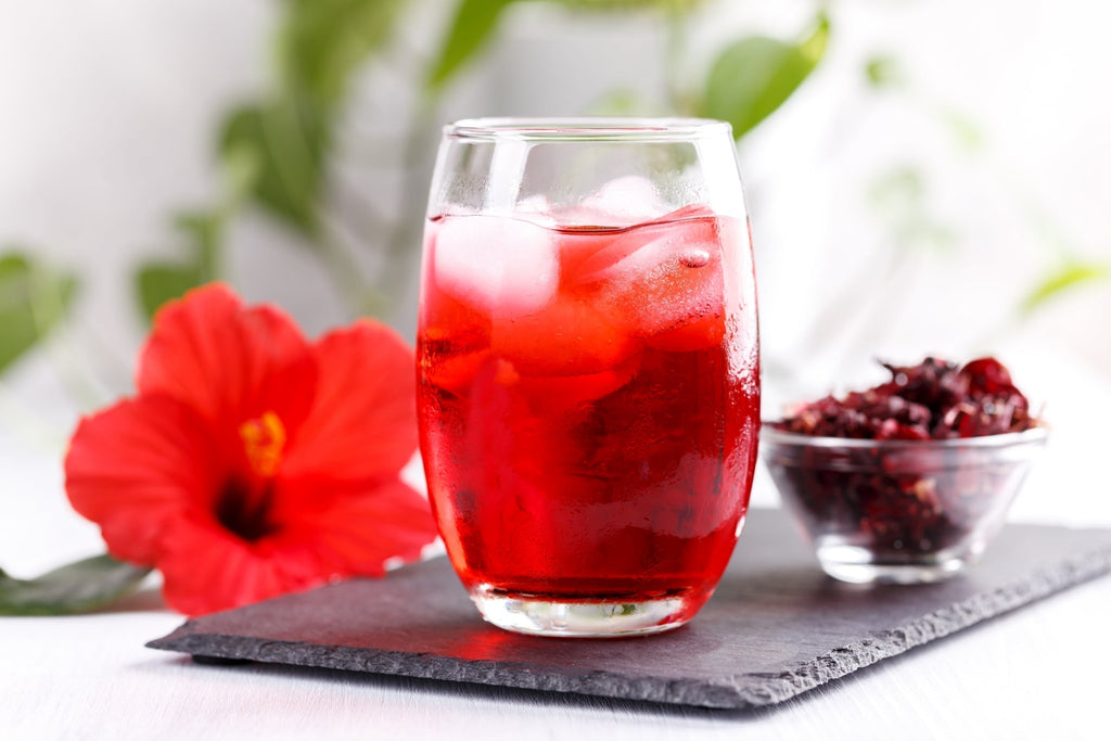 🌺Pretty in Pink: Why Hibiscus Tea Deserves a Spot in Your Cup 🌺